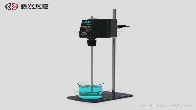 他來了，他來了，他帶著頂置式電動攪拌器走來